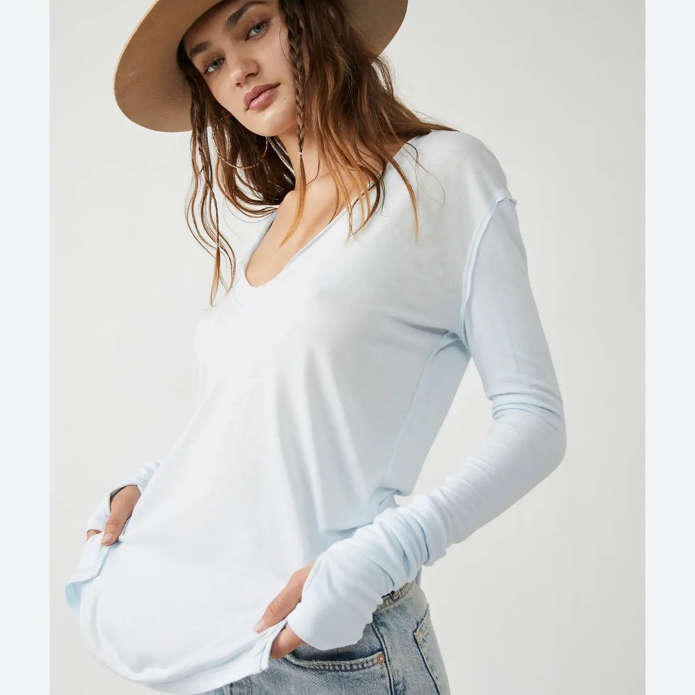 We the Free NWT Light Blue Long Sleeve V-Neck Tee size‎ XS